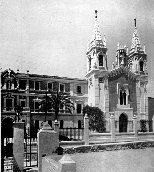 Fachada del colegio La Concepci&oacute;n de Onteniente