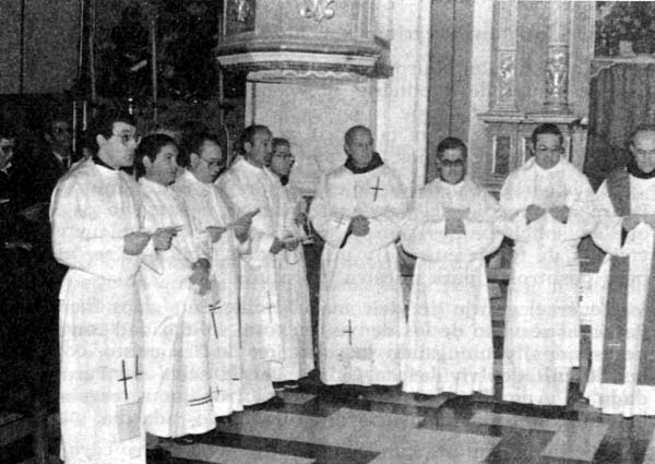 Varios concelebrantes